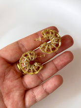 Cargar imagen en el visor de la galería, Caracol Aretes
