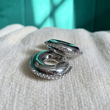Cargar imagen en el visor de la galería, Ear Cuff Sabina (plateados)
